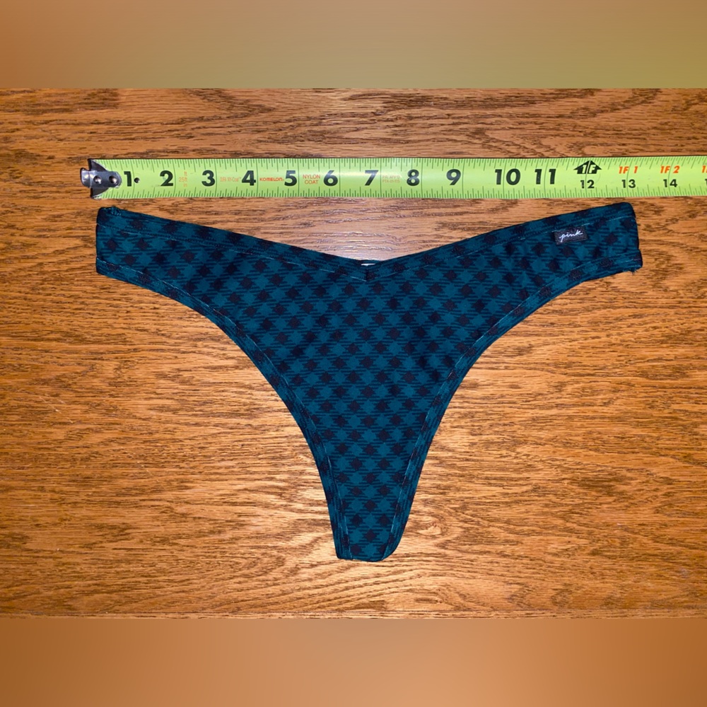 Victoria’s Secret Thong Panty NWOT